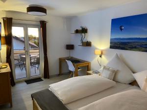 Postel nebo postele na pokoji v ubytování Haus Langweid - Moderne Ferienwohnungen mit Luxus im Inntal