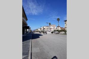 The surrounding neighborhood or a neighborhood close to Az apartmant