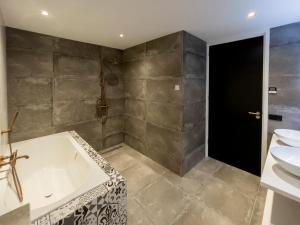 Ванна кімната в Maison Jolie