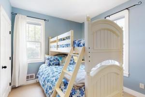 a bedroom with two bunk beds and blue walls at Looney Dunes in Lincoln City
