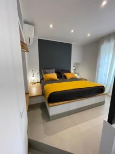 Giường trong phòng chung tại Mare e Cielo Luxury Apartment (1BR)