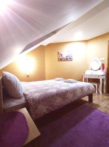 a bedroom with a bed with a purple rug at Apartmani Milošević in Ivanjica