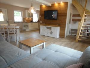 a living room with a couch and a table at Landhaus Huchatz in Burg