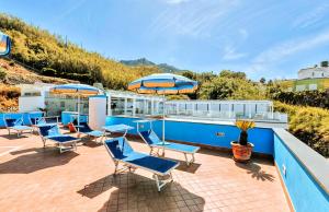 Bazén v ubytování Hotel Cava Dell'Isola nebo v jeho okolí
