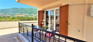 En generel udsigt til bjerge eller udsigt til bjerge taget fra lejligheden