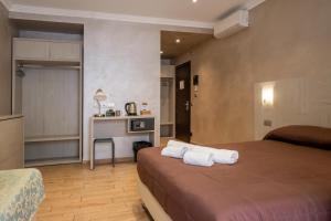 A bed or beds in a room at Nanà