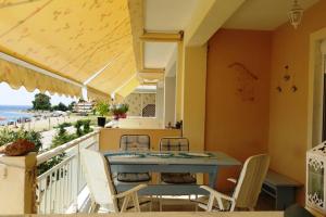Balkón alebo terasa v ubytovaní The Beach House Gerakini Chalkidiki