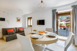 A television and/or entertainment centre at Casa Marosa