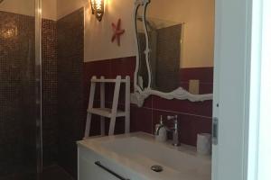 Koupelna v ubytování Luxury & Charme fronte mare Sardinia House 5