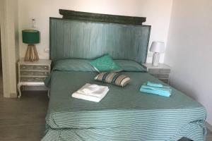 Postel nebo postele na pokoji v ubytování Luxury & Charme fronte mare Sardinia House 5