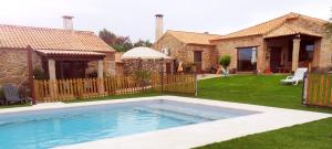 A piscina localizada em Quinta da Ribeira ou nos arredores