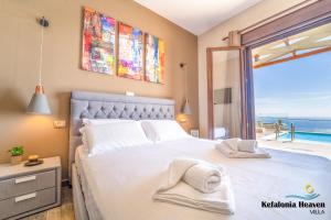 Кровать или кровати в номере Kefalonia Heaven Villa