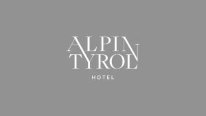 un logo pour une nouvelle marque de vêtements dans l'établissement Hotel Alpin Tyrol - Kitzbüheler Alpen, à St. Johann in Tirol