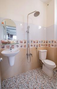 a bathroom with a sink and a toilet and a shower at Hương Biển Hotel in Quy Nhon +32 photos