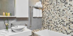 A bathroom at Staybridge Suites - Doha Lusail by IHG