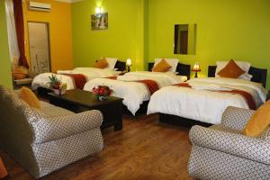 Postel nebo postele na pokoji v ubytování Nepalaya Hotel