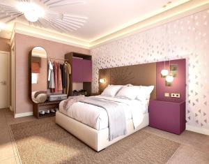 ファロにあるHappy House Comfort Plusのベッドルーム(大型ベッド1台、大きな鏡付)