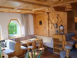 Istumisnurk majutusasutuses Waldhaus Talblick