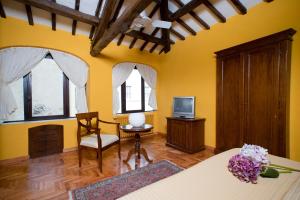 TV a/nebo společenská místnost v ubytování Hotel Charleston + 37 fotografií
