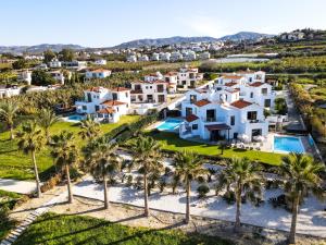 Bazén v ubytování Platzia Beach Villas nebo v jeho okolí