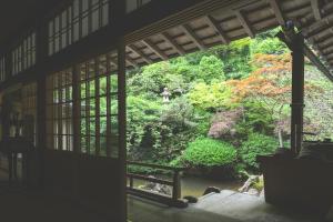 Un jardín fuera de 清浄心院