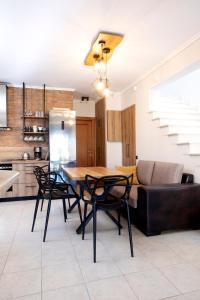 Kuchyňa alebo kuchynka v ubytovaní Porto Thea Alexandra Shared Pool Villa, Afytos