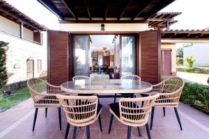 Patio alebo iná vonkajšia časť ubytovania Porto Thea Alexandra Shared Pool Villa, Afytos
