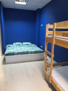 
A bunk bed or bunk beds in a room at ХОСТЕЛ НА КОММУНИСТИЧЕСКОЙ
