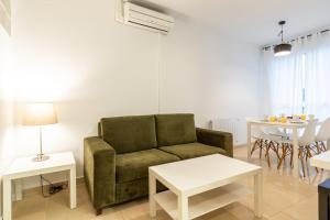 A seating area at FUN BUILDING APARTMENTS by HOMEABOUT
