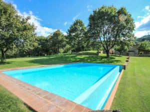 Bazén v ubytování Holiday Home Torsoli by Interhome nebo v jeho okolí