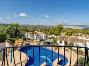 - une vue depuis le balcon d'une villa avec piscine dans l'établissement Holiday Home Toscamolino by Interhome, à Balcon del Mar