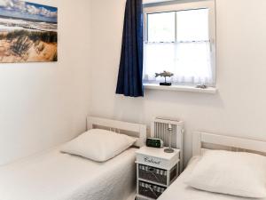 Łóżko lub łóżka w pokoju w obiekcie Holiday Home Im Kiefernweg by Interhome