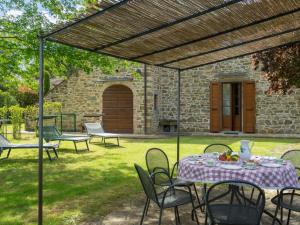 Vonkajšia záhrada v ubytovaní Holiday Home Casale il Giglio-1 by Interhome