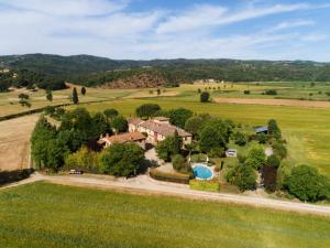 een luchtfoto van een huis in een veld bij Holiday Home Casale il Giglio-1 by Interhome in Ciggiano