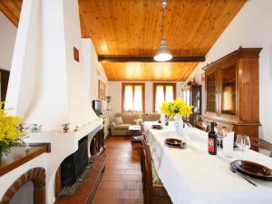 Nápoje v ubytovaní Holiday Home Posticcia Vecchia by Interhome