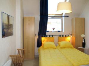 En eller flere senge i et værelse på Apartment Bleu Marine - LEX101 by Interhome