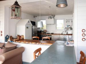 Majoituspaikan Holiday Home Maison d'en haut - LDT104 by Interhome keittiö tai keittotila