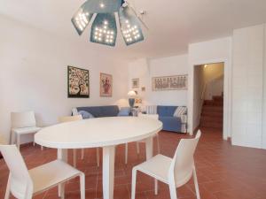 Posedenie v ubytovaní Apartment Capo d'Arco-2 by Interhome