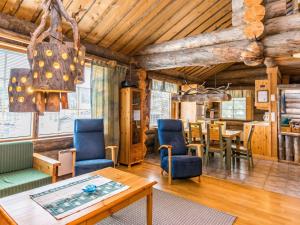 Et opholdsområde på Holiday Home Kelokieppi by Interhome