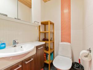 Koupelna v ubytování Holiday Home Sini-ruka 1 by Interhome