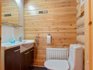 Koupelna v ubytování Holiday Home Sini-ruka 1 by Interhome