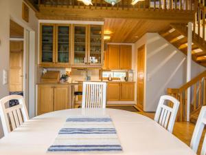 Køkken eller tekøkken på Holiday Home Palokärki by Interhome