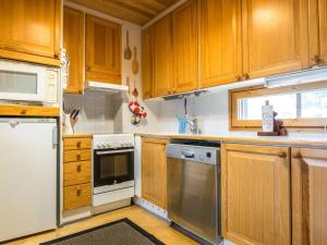 Køkken eller tekøkken på Holiday Home Palokärki by Interhome + 16 billeder