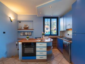 A kitchen or kitchenette at Apartment Le Margherite - SLR251 by Interhome