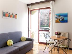 O zonă de relaxare la Apartment Euroville-1 by Interhome
