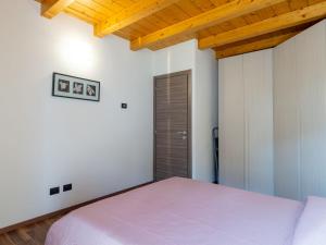 A bed or beds in a room at Holiday Home Gelsomini - CCO522 by Interhome