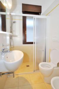 Koupelna v ubytování Apartment Pleione-2 by Interhome + 6 fotografií