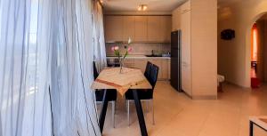 A kitchen or kitchenette at Dreamy Home by the Sea
