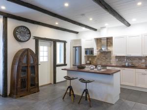 Dapur atau dapur kecil di Holiday Home Kivipirtti by Interhome