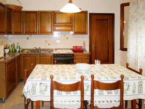 Kuchyň nebo kuchyňský kout v ubytování Apartment Casa Consuelo by Interhome
